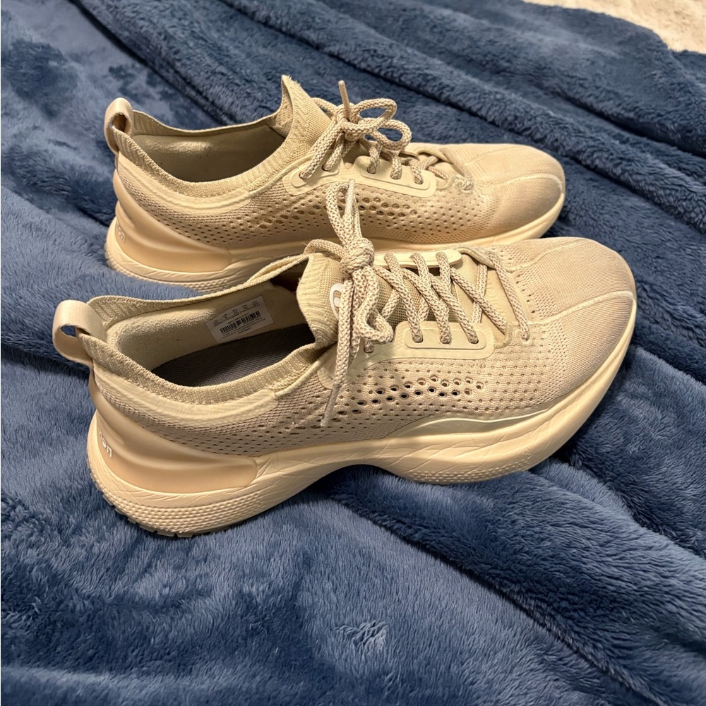 Lululemon Women’s Chargefeel 3 Workout Shoe Size 9.5 Subtle Tan/White